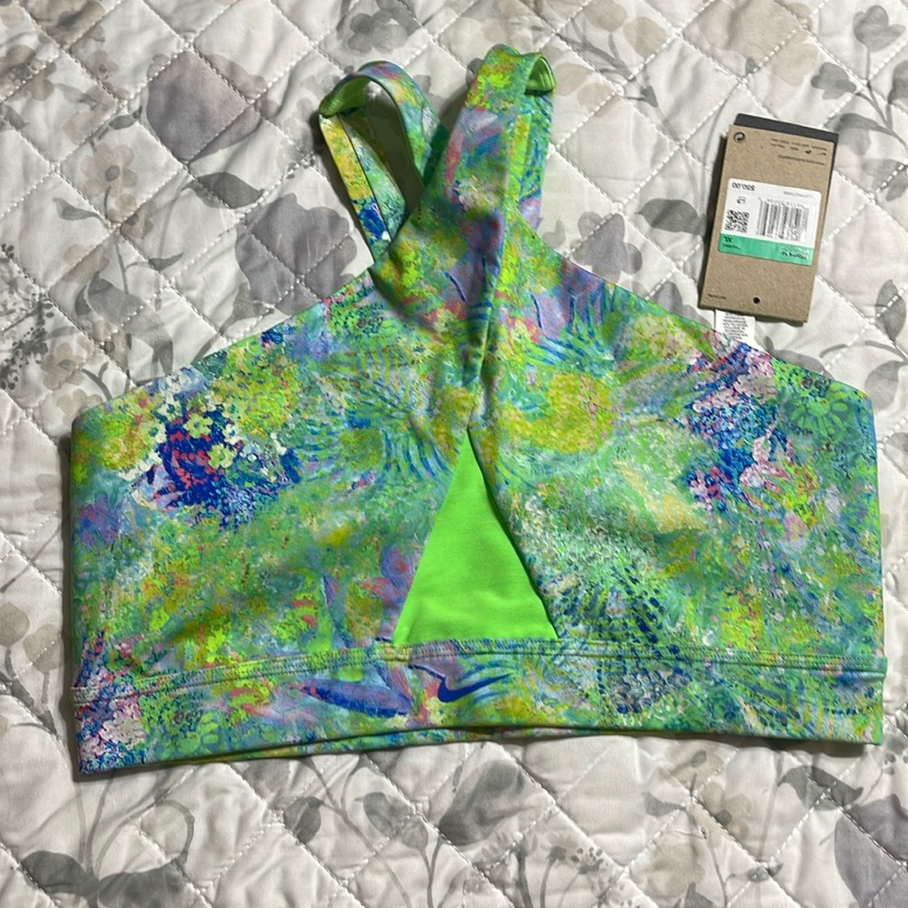 NWT women’s Nike sports bra XL
